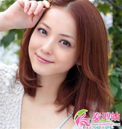 女生時(shí)尚層次感短發(fā) 打造清新修顏短發(fā)美女