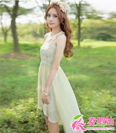 長發(fā)女生甜美卷發(fā)發(fā)型 長卷發(fā)秀出你的風采