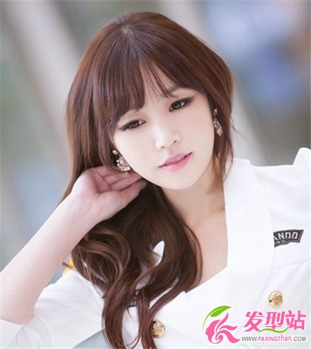 最新職場(chǎng)白領(lǐng)氣質(zhì)發(fā)型 25歲左右職場(chǎng)女士必備氣質(zhì)OL發(fā)型