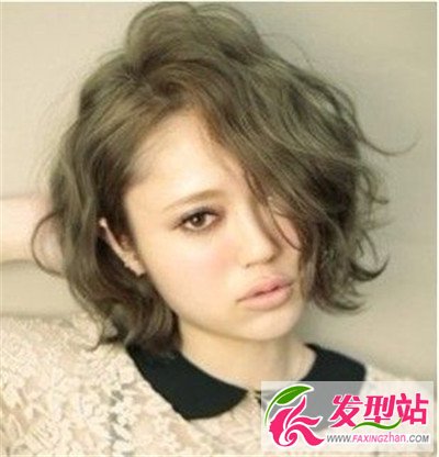 短發(fā)女生流行發(fā)型圖片 染燙波波頭讓你依舊美麗十足