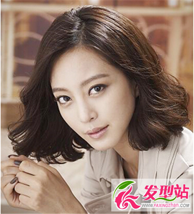蓬松造型讓你的頭發(fā)進行蛻變 適合發(fā)量少的女生燙發(fā)發(fā)型
