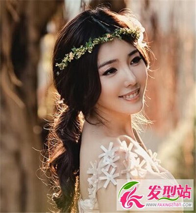 2014年最新時(shí)尚長(zhǎng)發(fā) 百變打造完美淑女發(fā)型