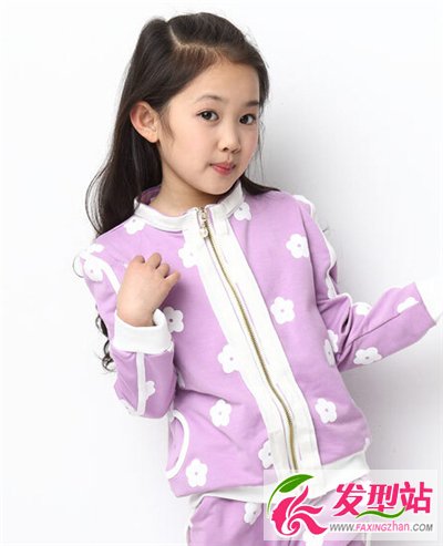 可愛(ài)女生呆萌氣質(zhì)堪比楊陽(yáng)洋 天真灑脫惹人憐愛(ài)