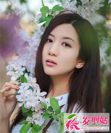 小臉女生們的最?lèi)?ài) 中分劉海發(fā)型打造百變氣質(zhì)