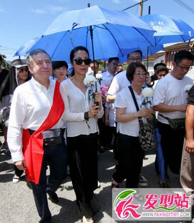 楊紫瓊父親拿督楊建德出殯_楊紫瓊未婚夫讓-托德Jean Todt現(xiàn)身_楊紫瓊讓·托德差幾歲|個人資料