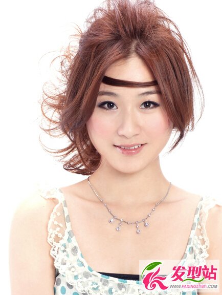 雙面女生展現(xiàn)多面性格 扎發(fā)發(fā)型讓你一網(wǎng)打盡