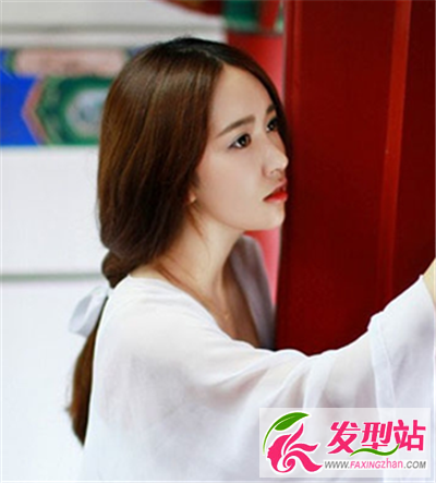 露額氣質(zhì)長直發(fā)