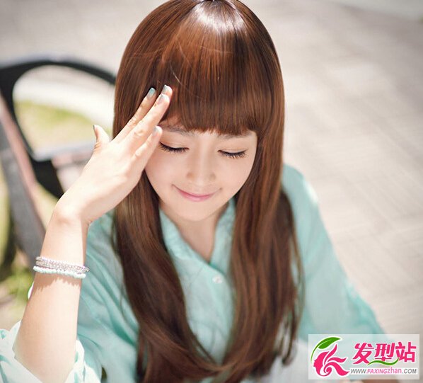 齊劉海長(zhǎng)直發(fā)發(fā)型