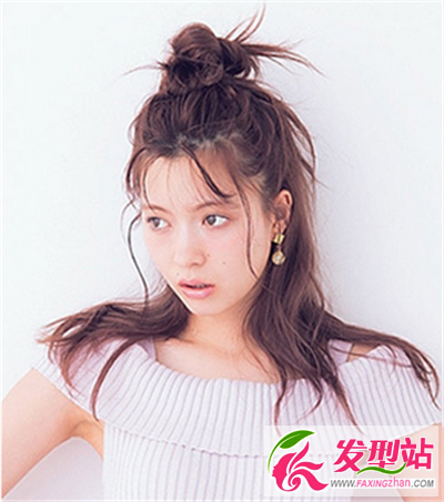 栗色系中長(zhǎng)發(fā)團(tuán)子頭造型