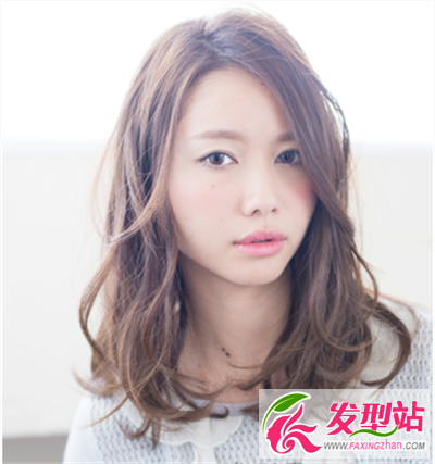 微卷中長(zhǎng)發(fā)燙發(fā)
