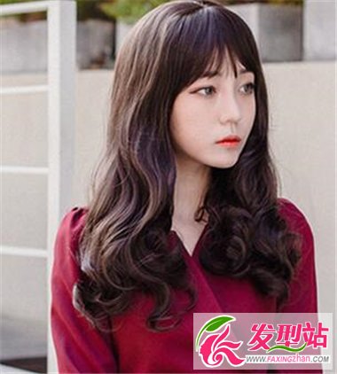 披肩劉海燙發(fā)發(fā)型