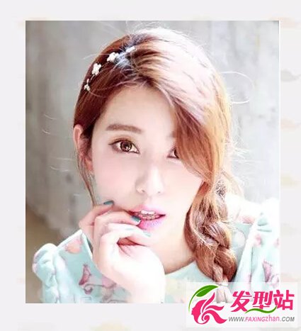側邊扎發(fā)發(fā)型