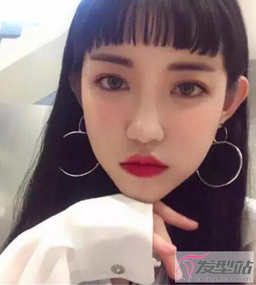 眉上劉海直發(fā)發(fā)型