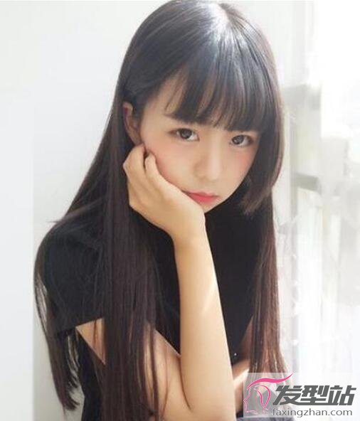 女生日系直發(fā)發(fā)型