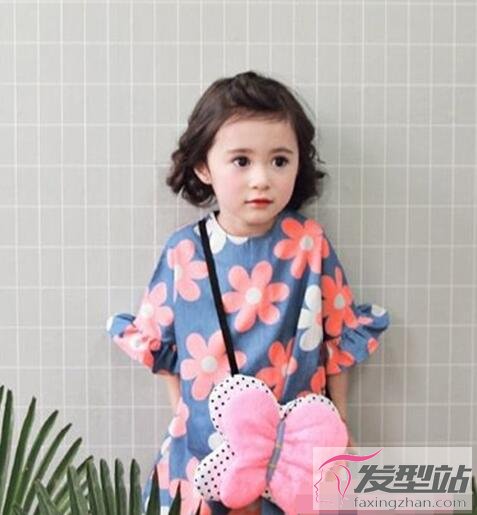 小女孩扎劉海發(fā)型