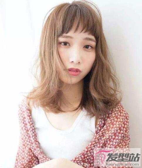 日系鎖骨卷發(fā)發(fā)型