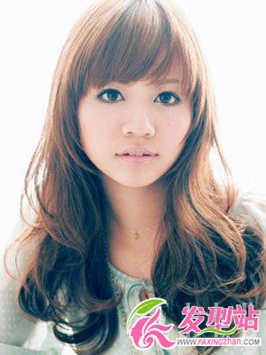 夏日街拍最熱8款女人味發(fā)型 斜撥的劉海
