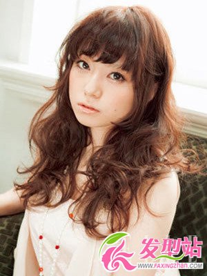 夏日街拍最熱8款女人味發(fā)型 夏日街拍最熱8款女人味發(fā)型