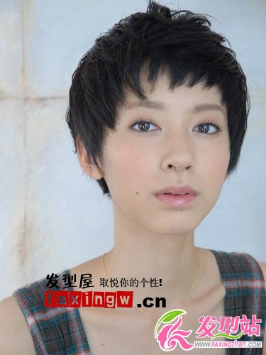鵝蛋臉短發(fā)發(fā)型