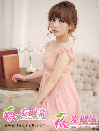 夏季女生盤(pán)發(fā)發(fā)型 最簡(jiǎn)單的盤(pán)發(fā)