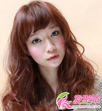 卷發(fā)魅力再升級(jí) 出游必定出彩