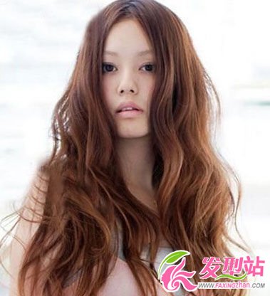 2012時(shí)髦長(zhǎng)卷發(fā) 瘦臉百分百