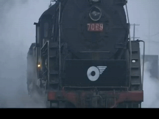 鐵道游擊隊抗日神劇自行車飛到火車上視頻劫持火車是第幾集自行車飛到火車哪部抗戰(zhàn)劇視頻