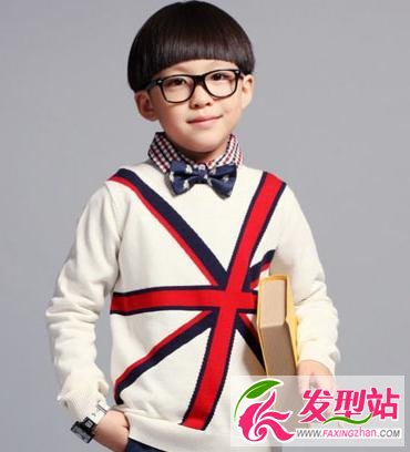 小男孩什么發(fā)型最萌 朱佳煜呆萌鍋蓋頭發(fā)型