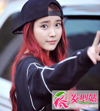 IU李智恩發(fā)型圖片 紅色夠嘻哈運(yùn)動(dòng)