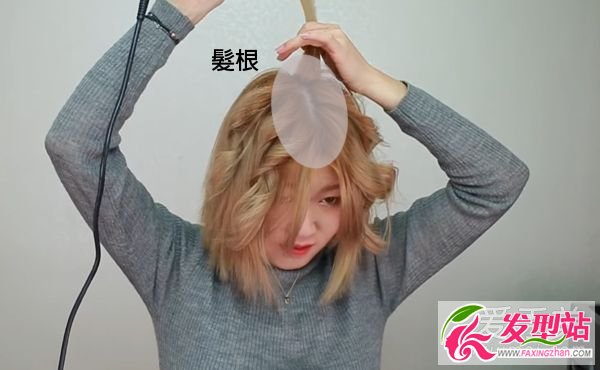 頭發(fā)少一樣也適合 短發(fā)3步扎出豐盈感半丸子頭 頭發(fā)少怎么扎丸子頭