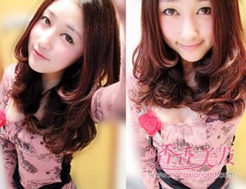 適合學(xué)生的內(nèi)扣梨花頭做中分也不錯(cuò) 學(xué)生中長(zhǎng)發(fā)內(nèi)扣發(fā)型清新美膩