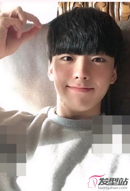 什么樣的短頭發(fā)顯臉小 男生卷燙短頭發(fā)造型