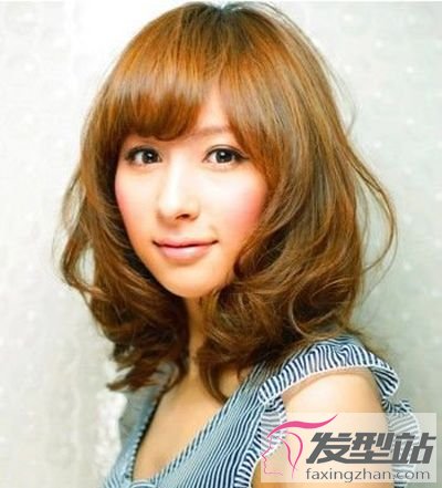 2016中分梨花頭圖片 蓬松微燙梨花頭